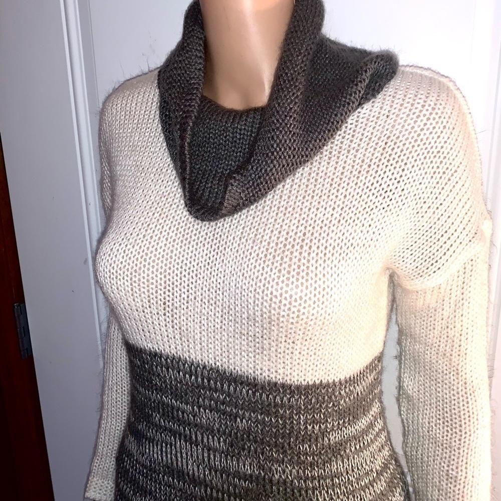 Venus Turtleneck Long Sweater ivory and Gray Striped Small